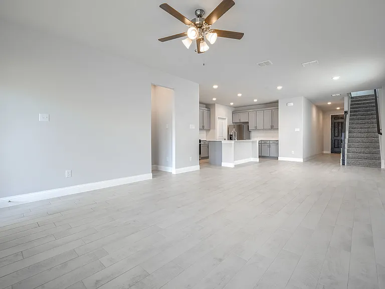724 Portina Dr — Photo 11