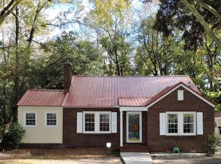 211 Honeysuckle Ln, Walterboro, SC 29488