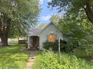 303 S 3rd St, Easton, IL