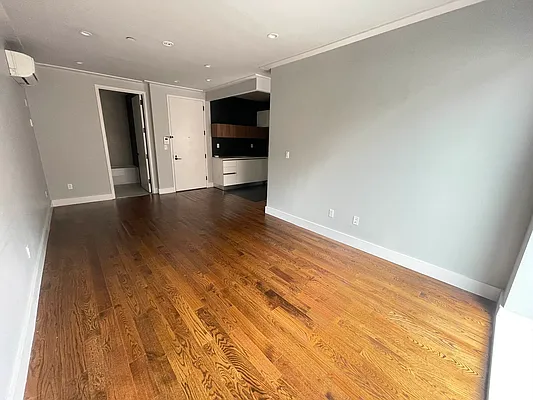 Rented by Tapiro Realty | media 9