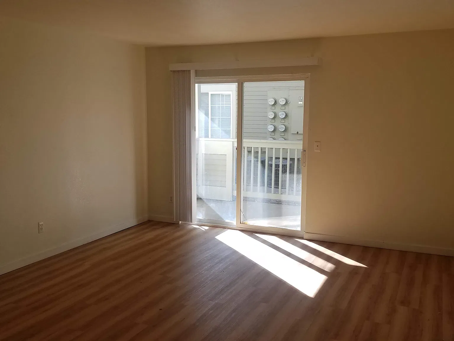 2 bed, 857 sqft, $2,200 — Photo 1