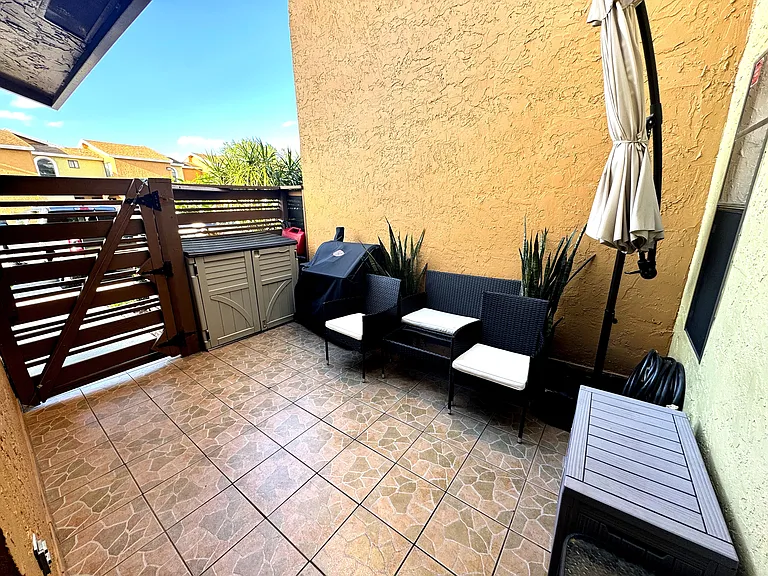 8077 NW 71st Ct — Photo 4