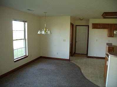 5th image of 85 Brooke Woode Dr