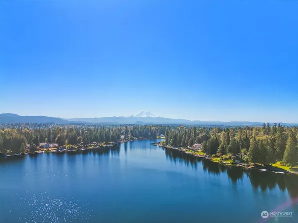 30802 W Lake Morton Drive SE, Kent, WA 98042