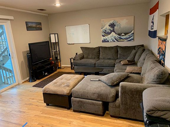 2nd image of 1515 W Oakdale Ave #2R