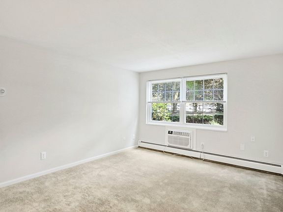 4th image of 12 Heritage Dr #15