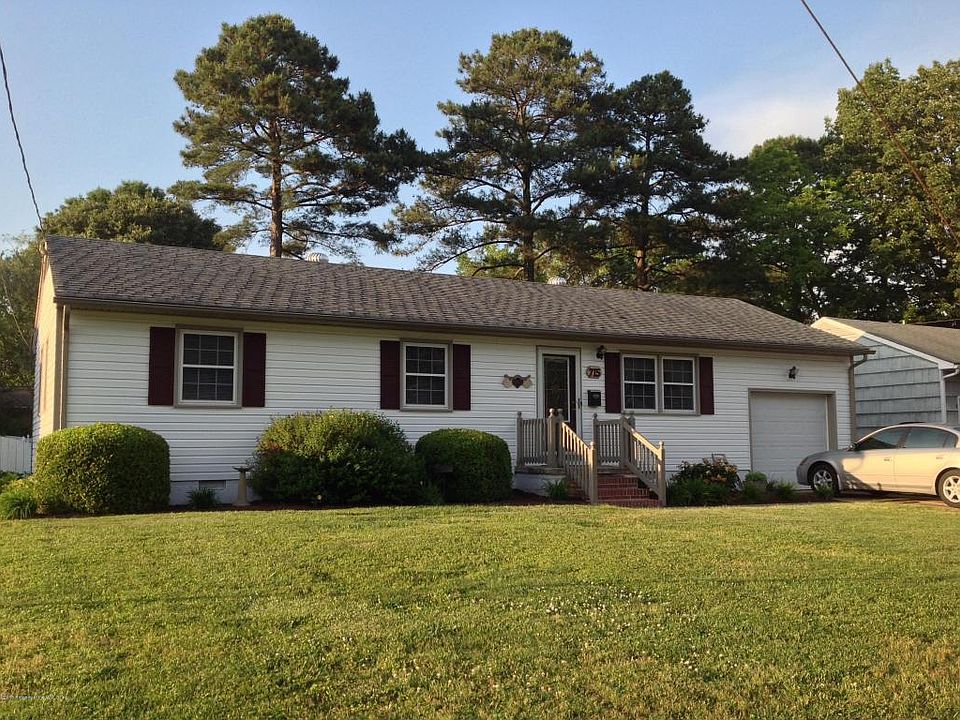 1st image of 715 Nurney Dr