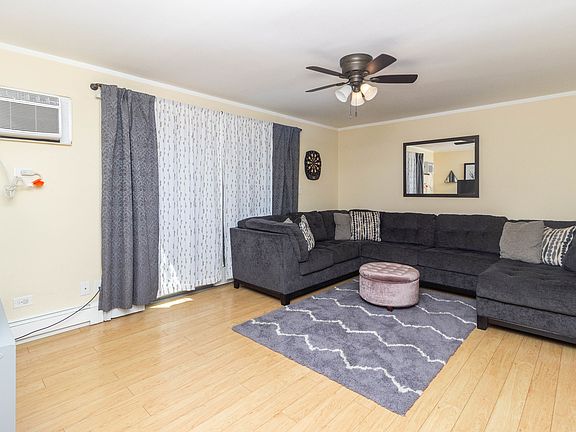 3rd image of 10747 S Harlem Ave #2C