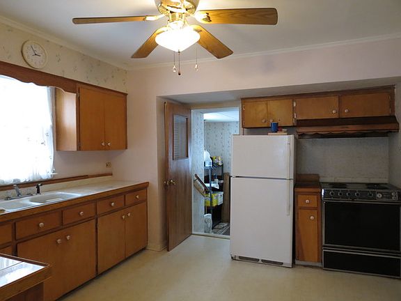 2nd image of 8609 New Castle Ave
