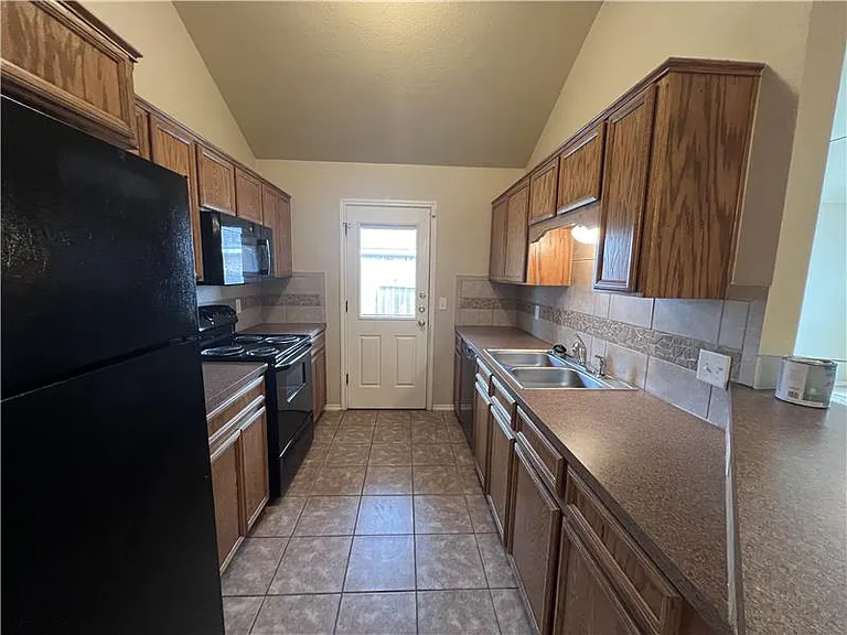 4205 Cambridge Dr #B — Photo 7