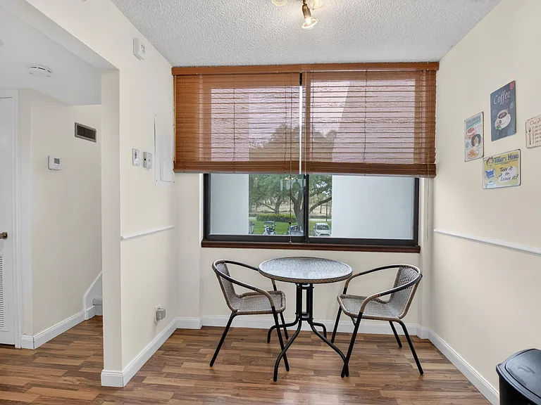 3604 Bridgewood Dr — Photo 20