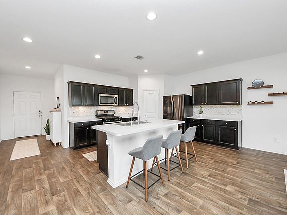 4th image of 5322 Shady Olive St