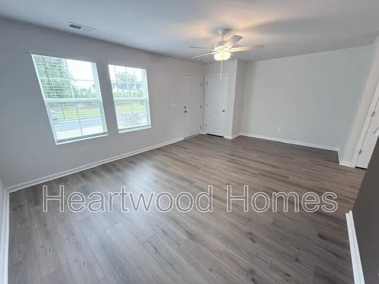 807 Coburg Ln — Photo 8
