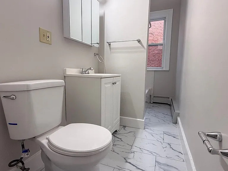 291 Buckingham St / Luca Investments LLC — Photo 40