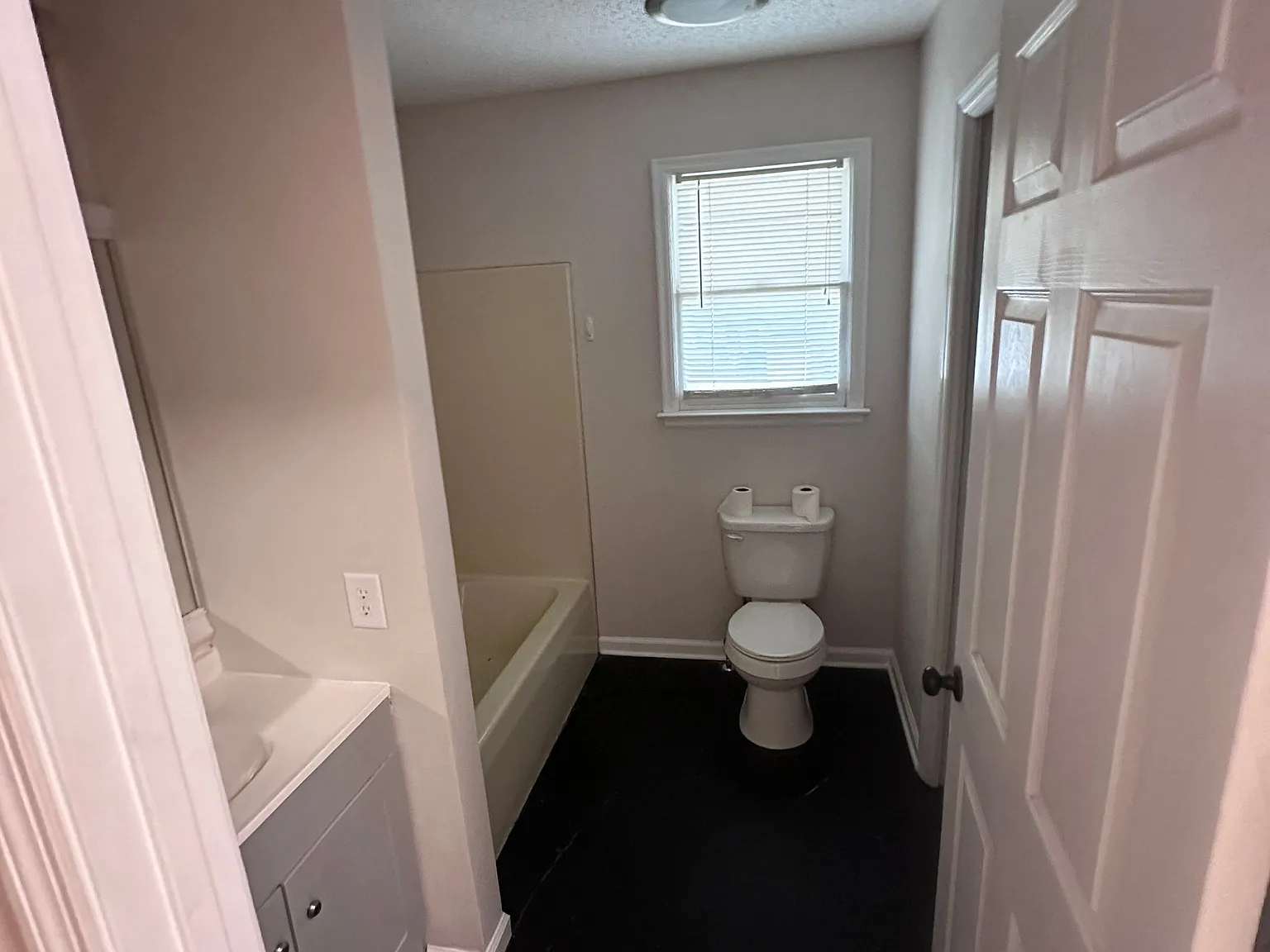 3 bed, 2.0 bath, 1225 sqft, $1,600 — Photo 4