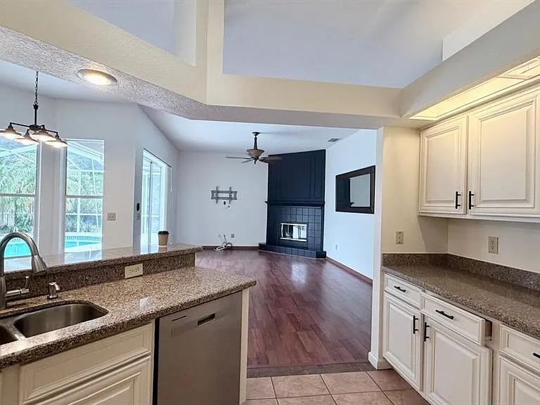 9639 Fox Hearst Rd — Photo 8