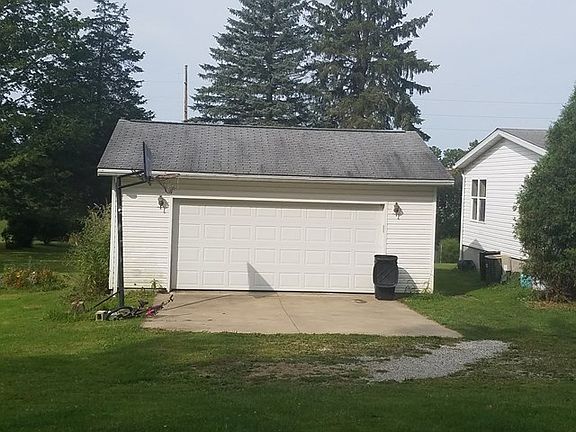 3rd image of 150 Adams St