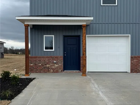 404 A W Cloud Dr, Siloam Springs, AR 72761