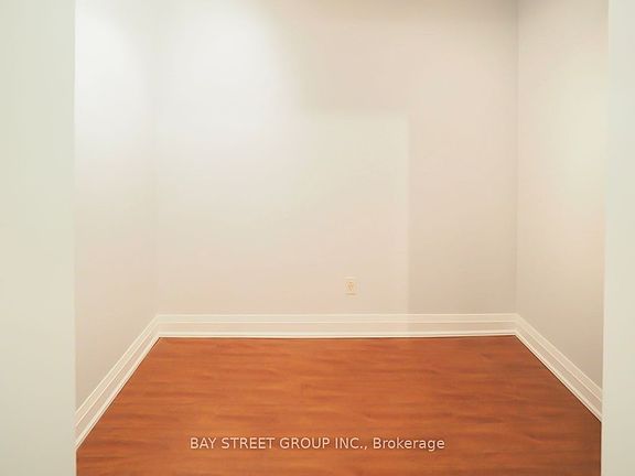 4th image of 21 Carlton St #1409
