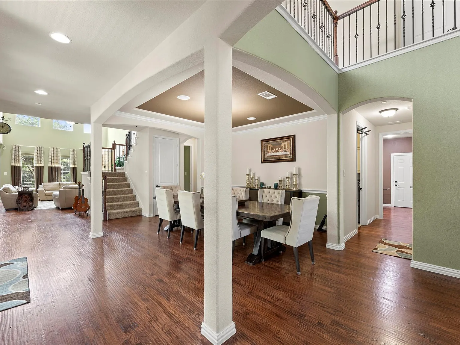 6 bed, 4651 sqft, $4,450 — Photo 4