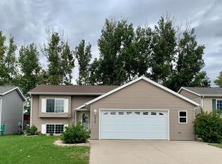 1852 Huntington Ln, West Fargo, ND 58078