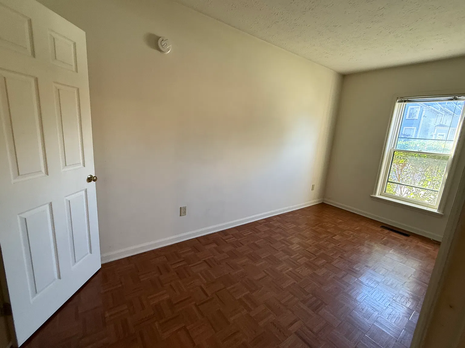 2 bed, 1000 sqft, $1,550 — Photo 4