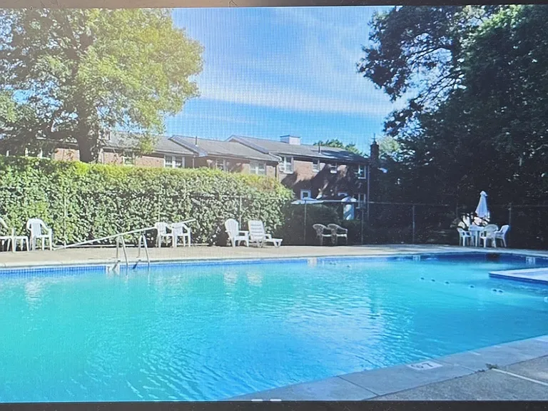 39 Tucker Dr — Photo 2