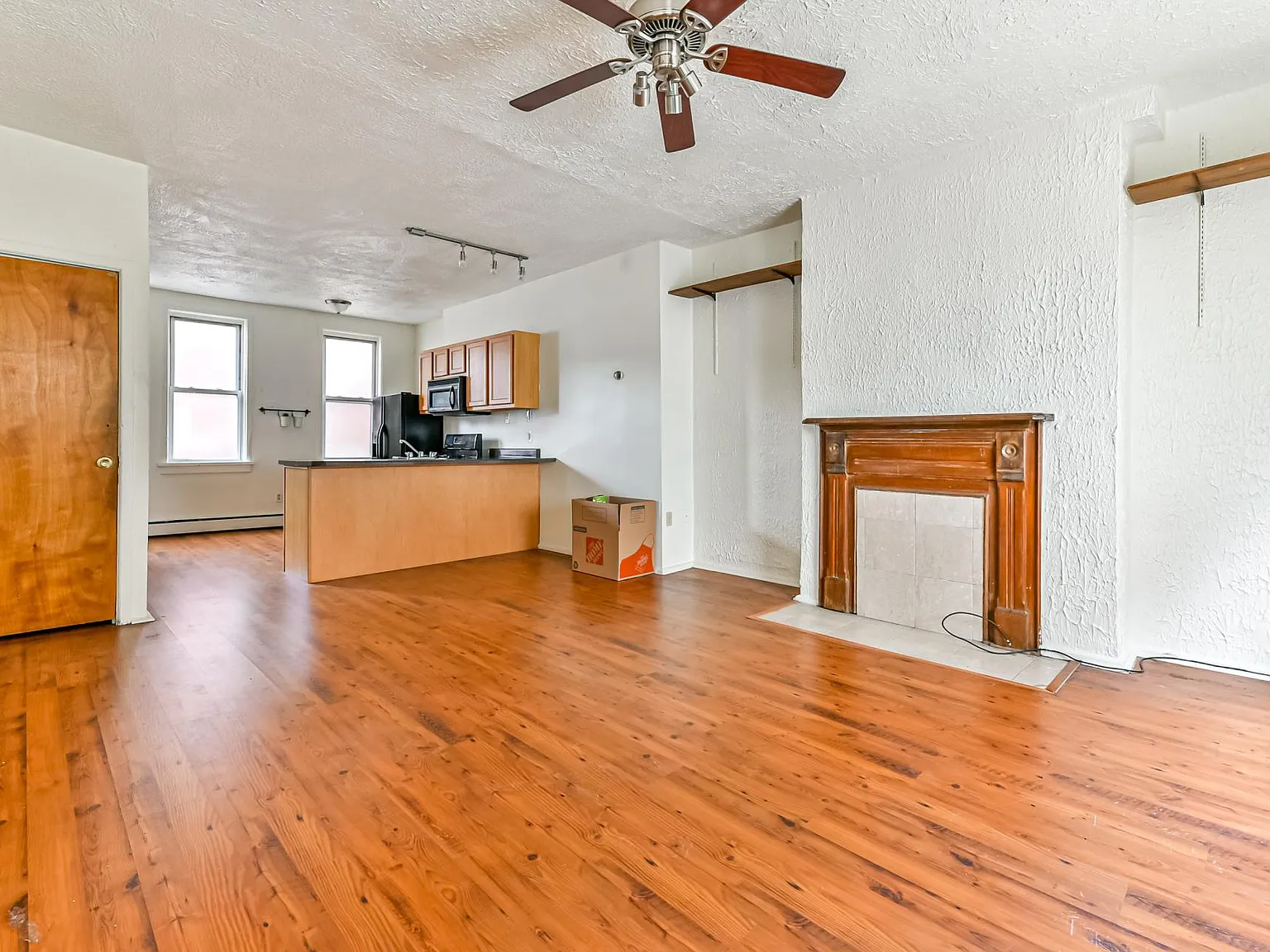 2 bed, 1025 sqft, $1,695 — Photo 4
