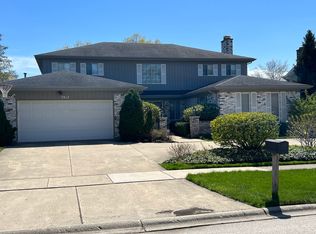 3917 Raintree Ln, Northbrook, IL 60062