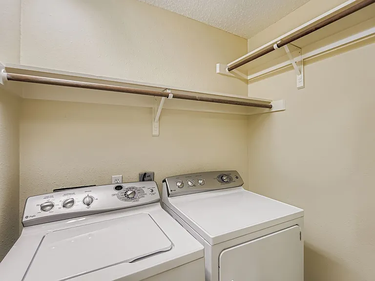 8104 East Ct — Photo 31