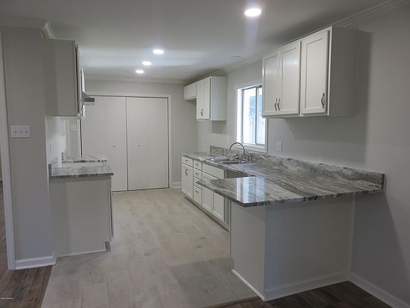 5th image of 301 W Tampico St