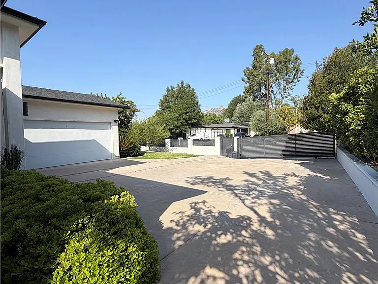 7067 Middlesbury Ridge Cir — Photo 38