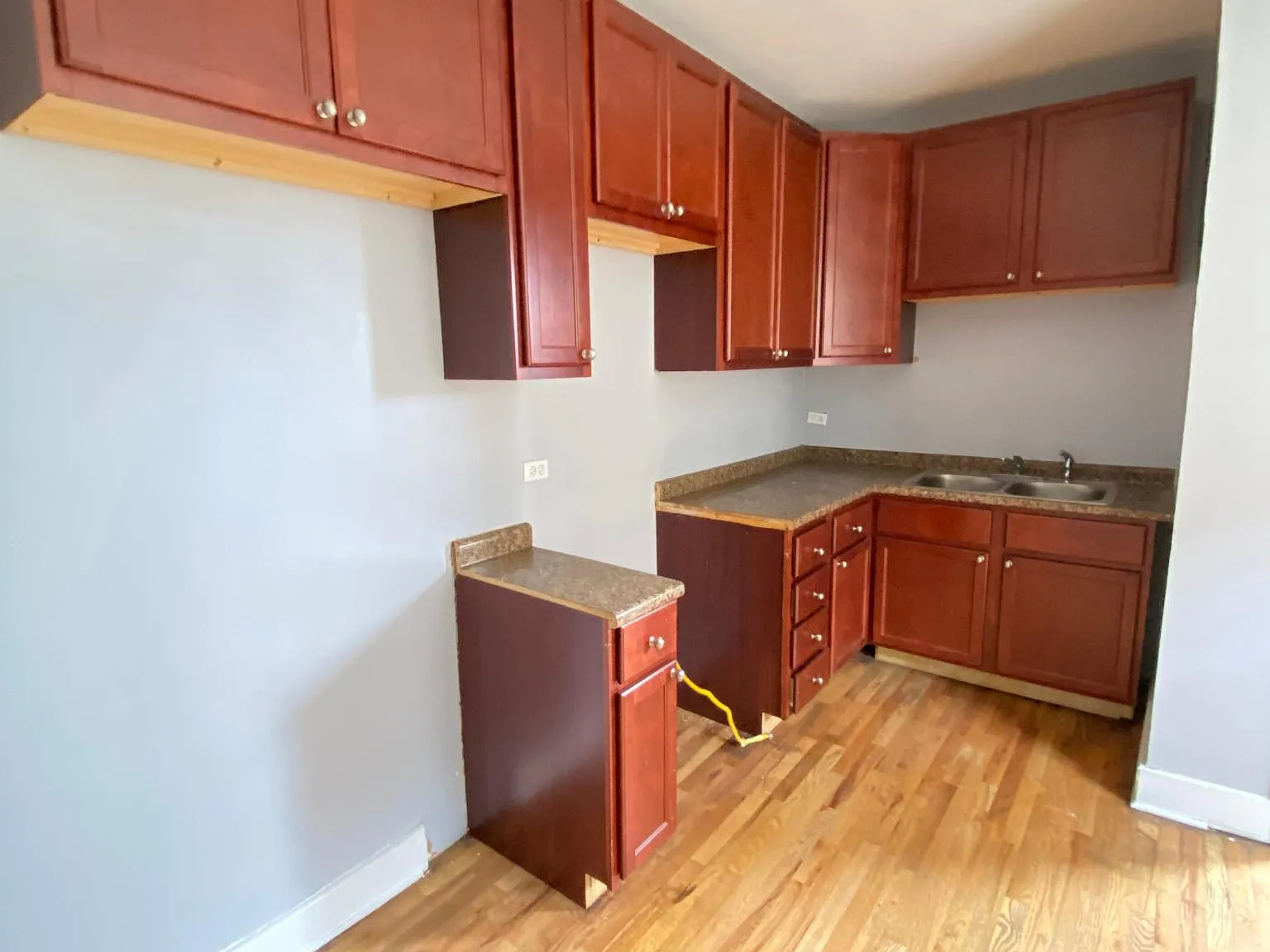 3 bed, 1300 sqft, $1,600 — Photo 2