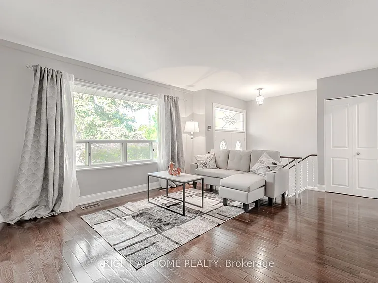 12 Murellen Cres — Photo 5