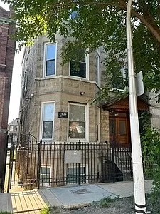 2 bed, 950 sqft, $1,595 — Photo 1