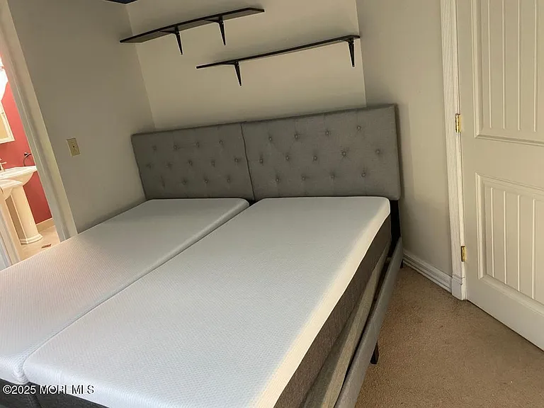 327 Roosevelt Ave — Photo 10