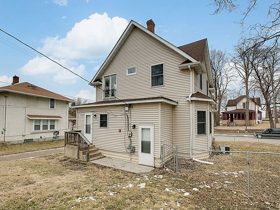 2nd image of 2207 Irving Ave N