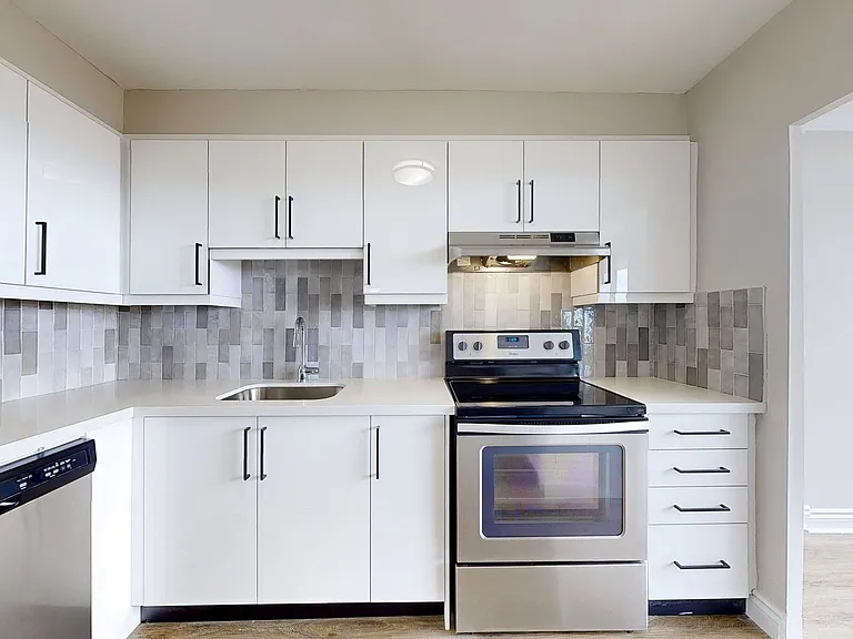 40 Pleasant Blvd — Photo 6