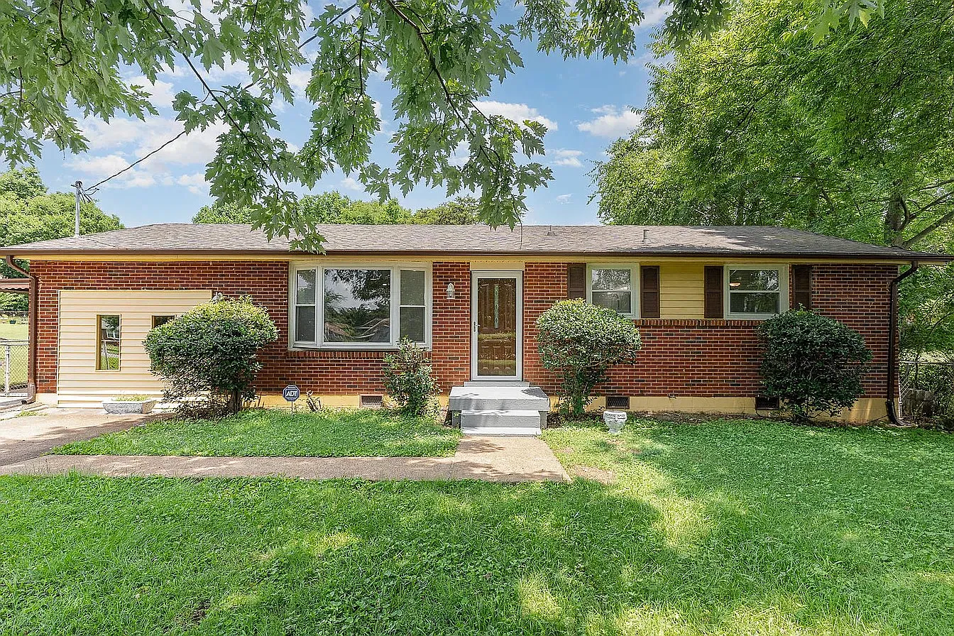4 bed, 1400 sqft, $2,500 — Photo 1
