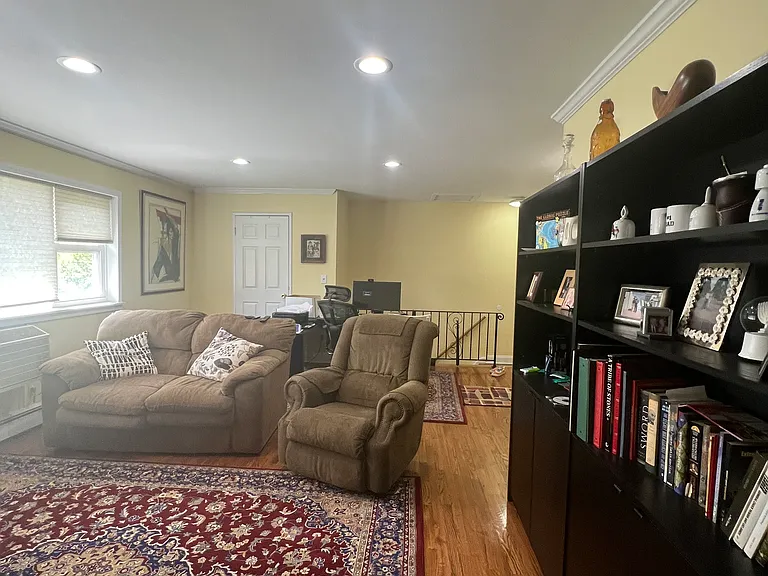 2-22 Virginia Dr #B — Photo 3