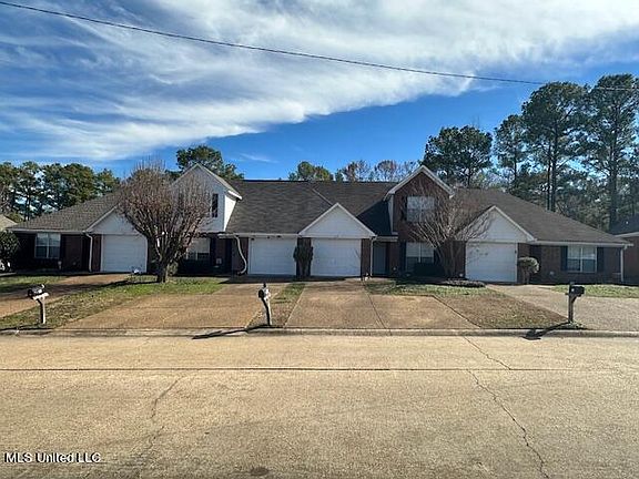 3rd image of 232 Woodlake Dr