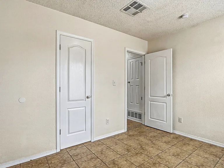12320 Robert Dahl Dr — Photo 3
