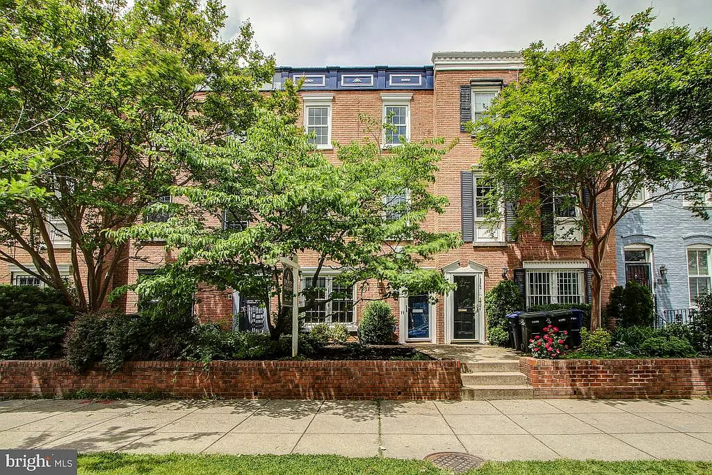 1360 G St SE photo 1