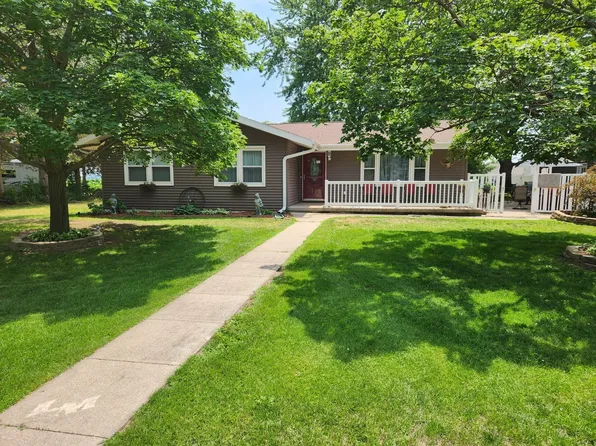 109 2nd Ave, Fruitland, IA 52749