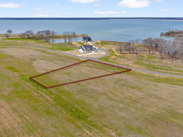 555 Peninsula Dr, Honey Grove, TX 75446