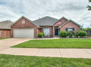 18200 Willow Oak Ln, Edmond, OK 73012