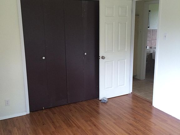 5th image of 315 Oak Valley Dr
