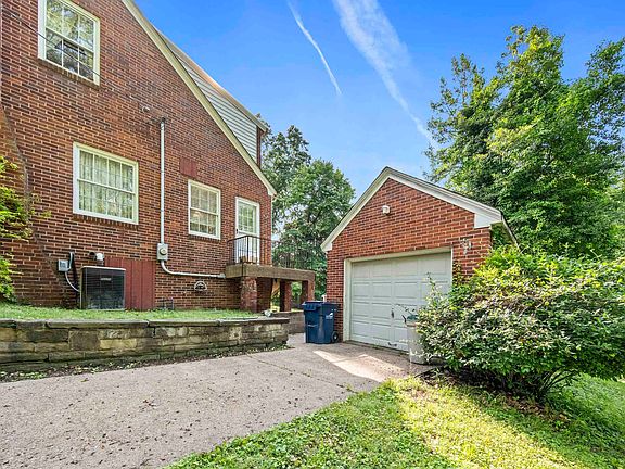 3rd image of 1329 Nichols Pl