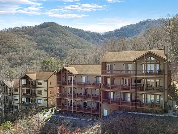3rd image of 604 Sawgrass Dr Unit 6