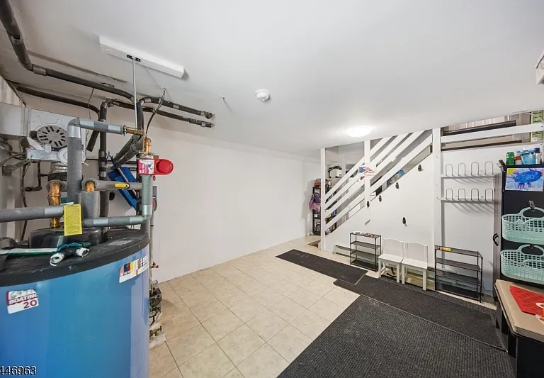 2057 Lakeside Dr W — Photo 40